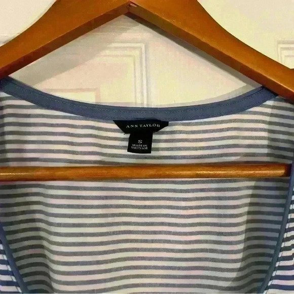 Ann Taylor Sleeveless Top - Picture 4 of 4